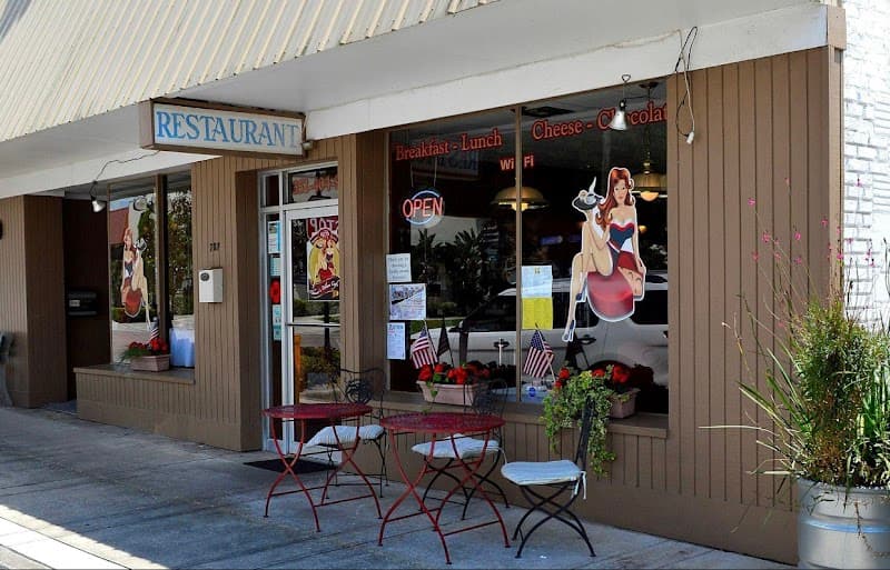 Cheeser's Palace Cafe — A Local Spotlight in Mount Dora, Lake County
